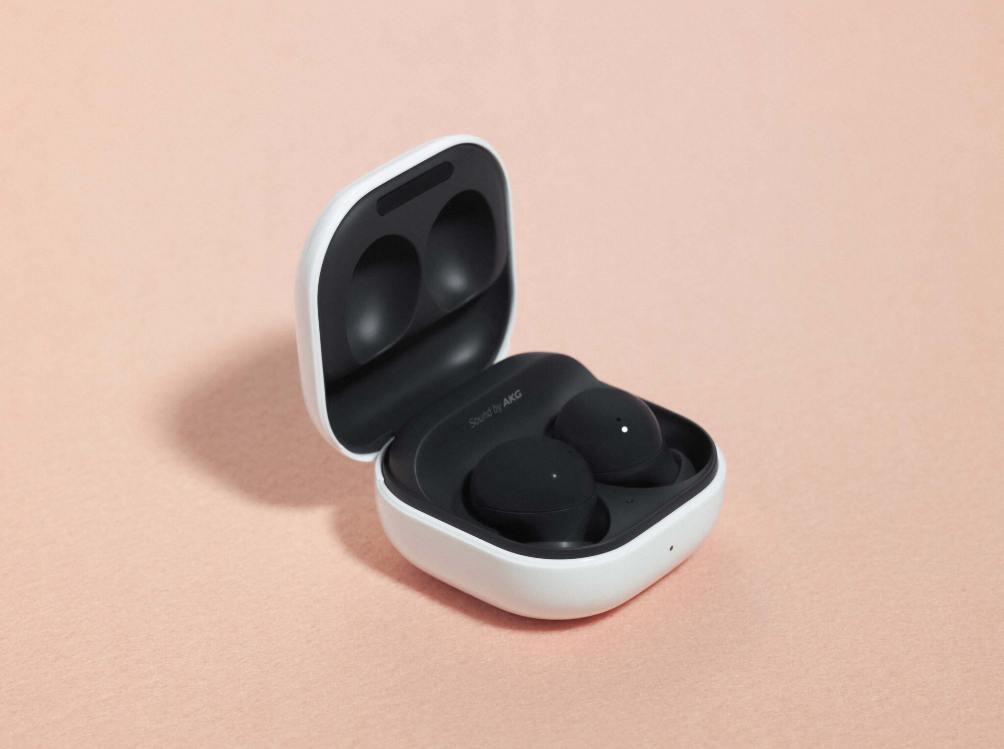 Samsung Galaxy Buds2和Galaxy Watch4系列大马售价公布:售RM499起,8月19日开放预购!可享最高RM250优惠券! 6 02 01 Berry product 01 galaxybuds2 graphite L 2048x1528 1