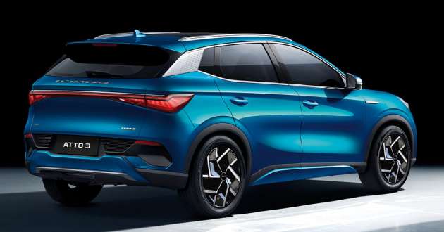 BYD比亚迪进军大马!Sime Darby Motors与比亚迪签署分销协议:在大马代理销售车款是ATTO 3及e6 4 BYD ATTO 3
