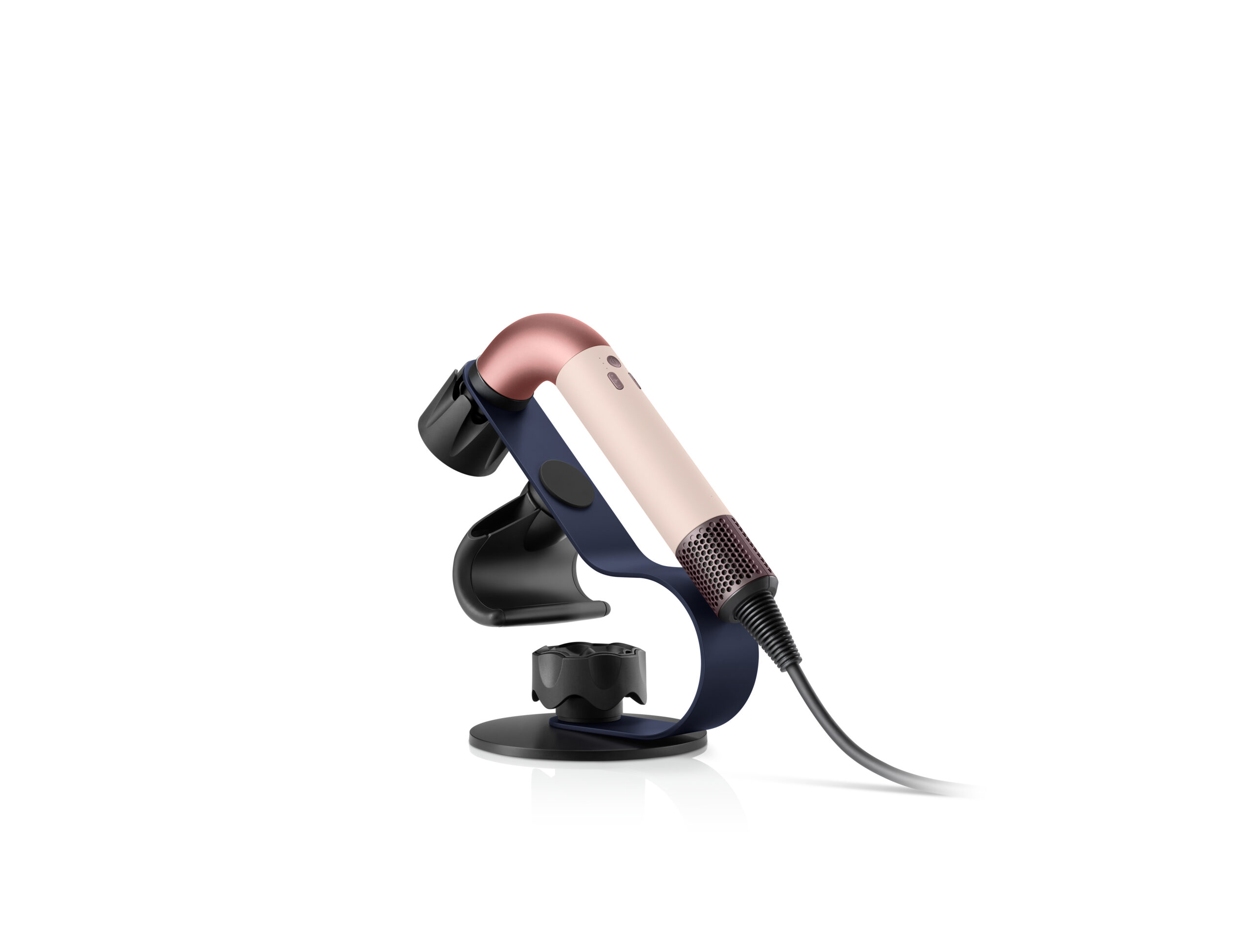 专业发型师力荐!!Dyson Supersonic r™吹风机即将来马:更轻更强更智能,轻松打造沙龙级造型! 2 Supersonic r OnStand EAST 1 scaled