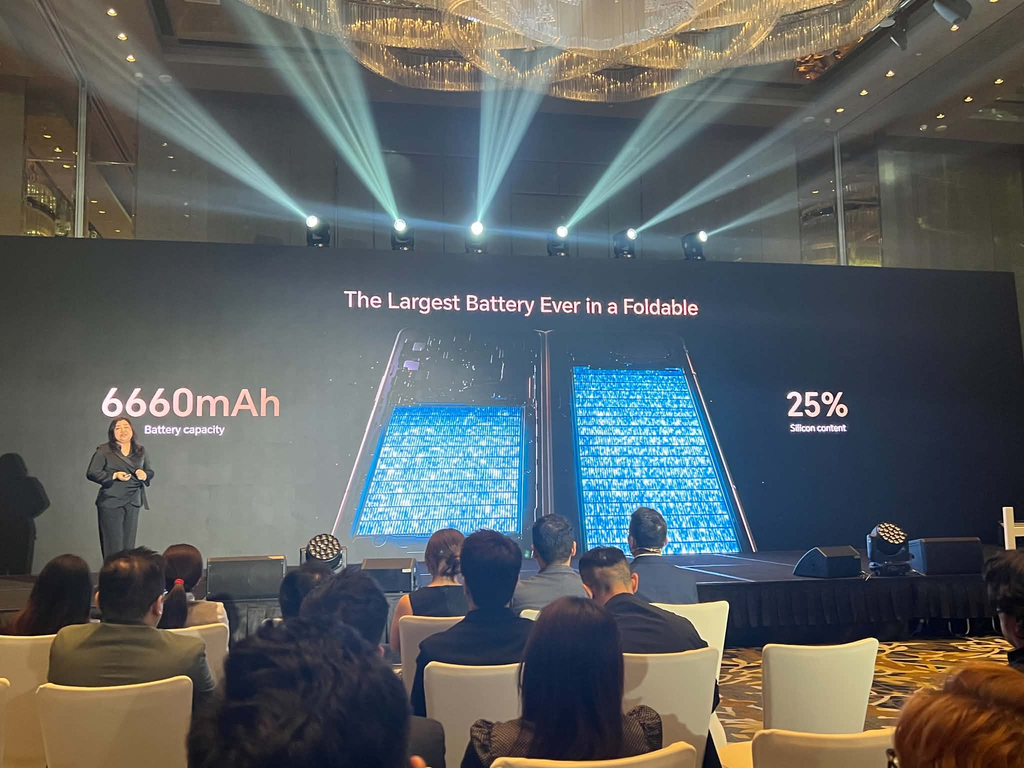 能拉飞机的折叠机!HONOR Magic V6发布:骁龙8 Elite Gen 5、6600mAh,RM7699起! 5 image 12