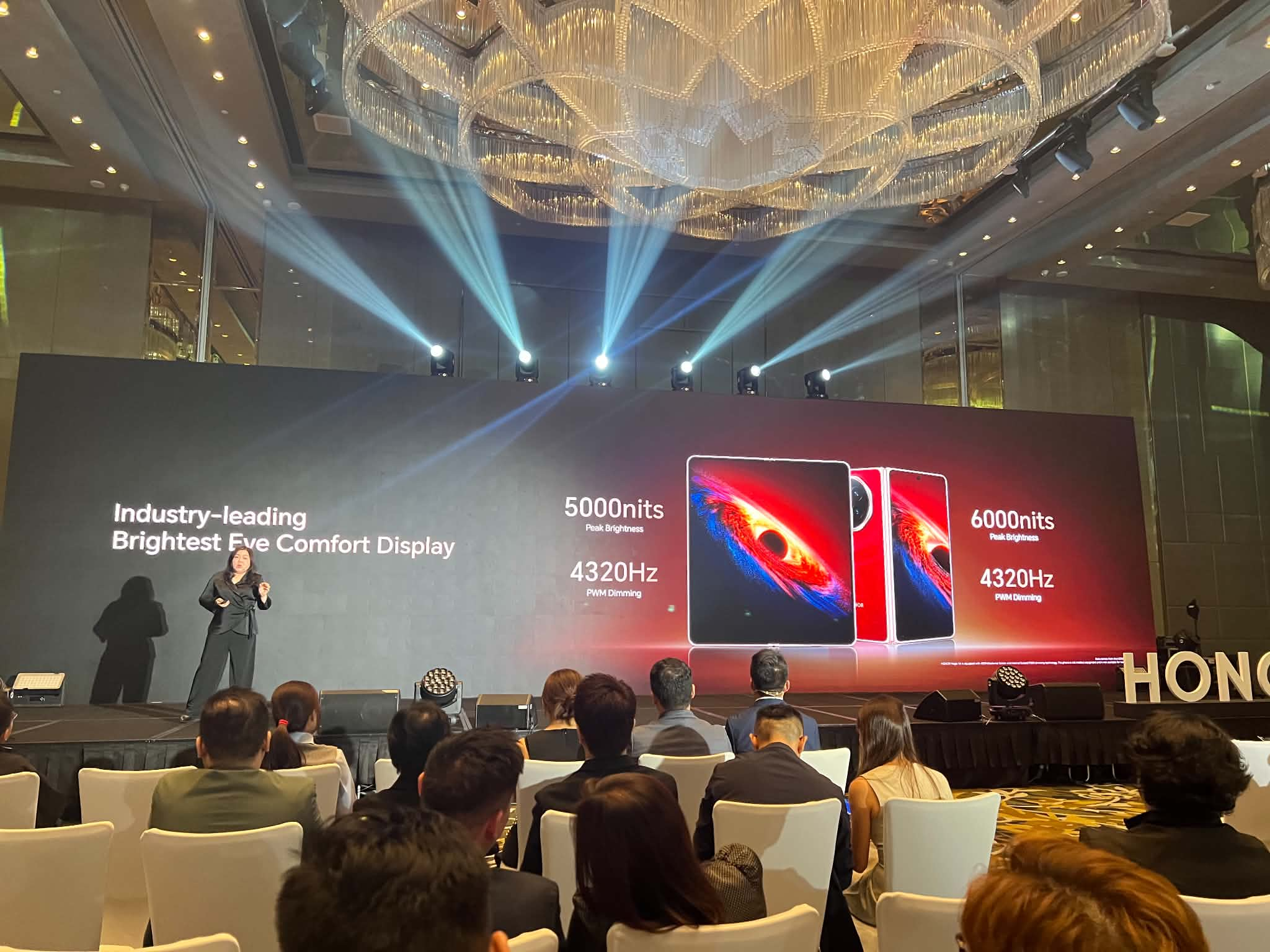能拉飞机的折叠机!HONOR Magic V6发布:骁龙8 Elite Gen 5、6600mAh,RM7699起! 4 image 14